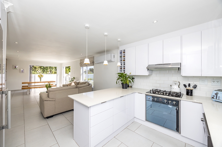 3 Bedroom Property for Sale in Sunningdale Western Cape